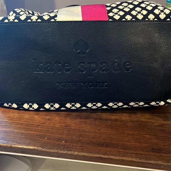 Never used brand new oversized Kate spade bag - Picture 2 of 7